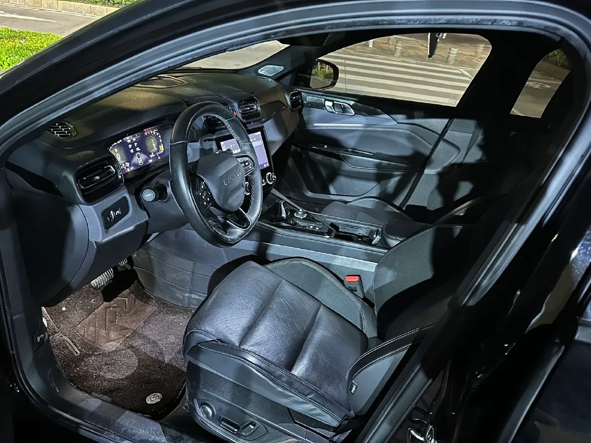 2022 LYNK&CO 03 2.0T 190HP L4 7DCT,autocango,china used car exporter,china ev exporter,chinese used car exporter,chinese used ev exporter