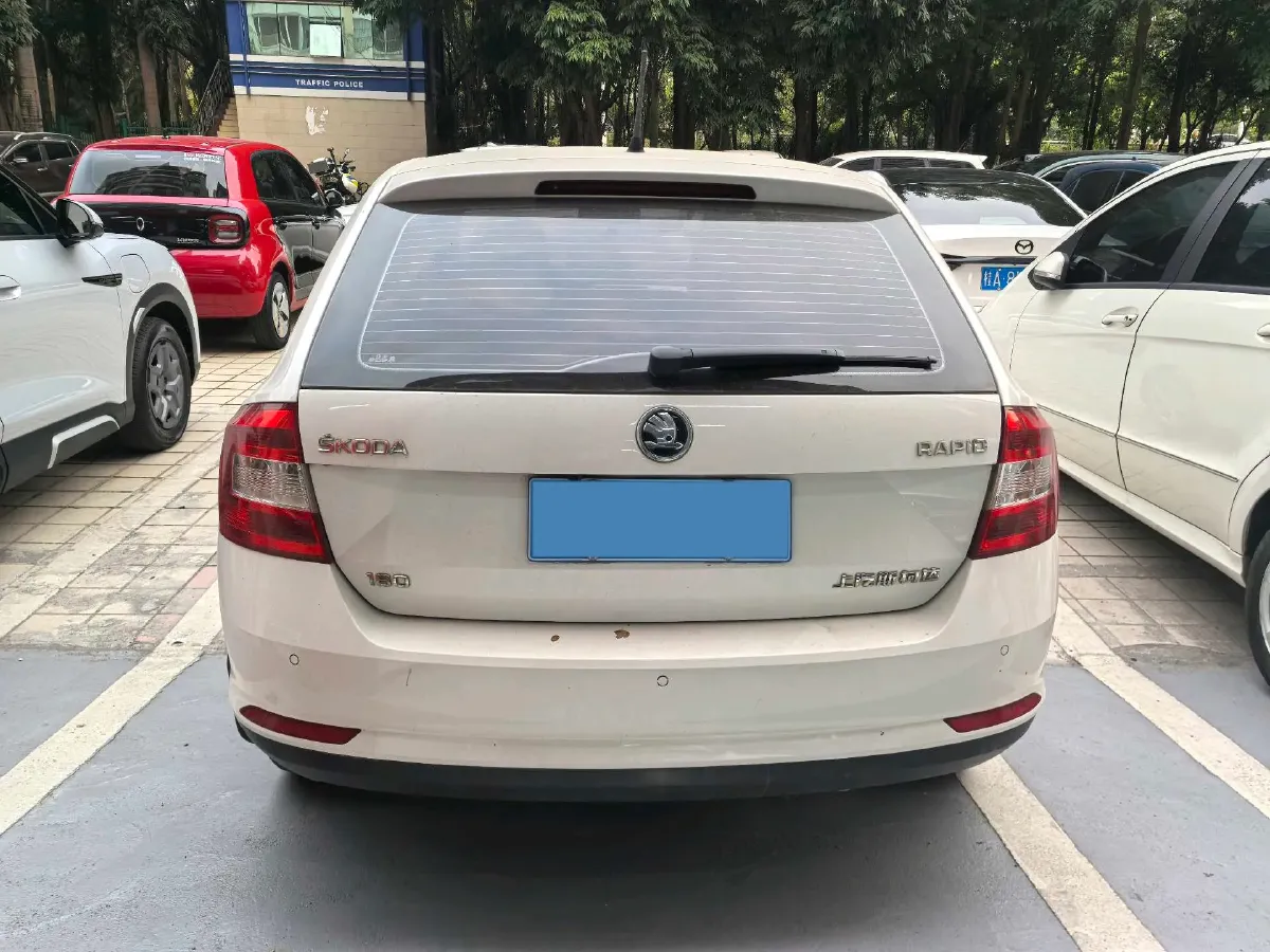 2018 Skoda Rapid Spaceback 1.6L 110HP L4 6AT,autocango,china used car exporter,china ev exporter,chinese used car exporter,chinese used ev exporter
