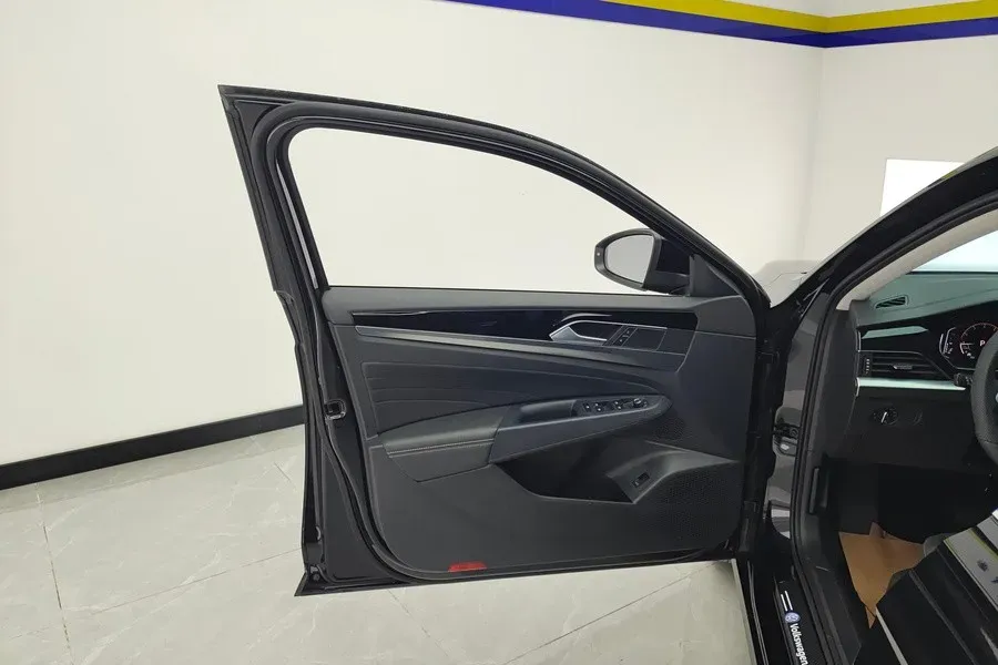 2025 Volkswagen Passat 2.0T 186HP L4 7DCT,autocango,china used car exporter,china ev exporter,chinese used car exporter,chinese used ev exporter