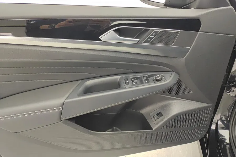 2025 Volkswagen Passat 2.0T 186HP L4 7DCT,autocango,china used car exporter,china ev exporter,chinese used car exporter,chinese used ev exporter