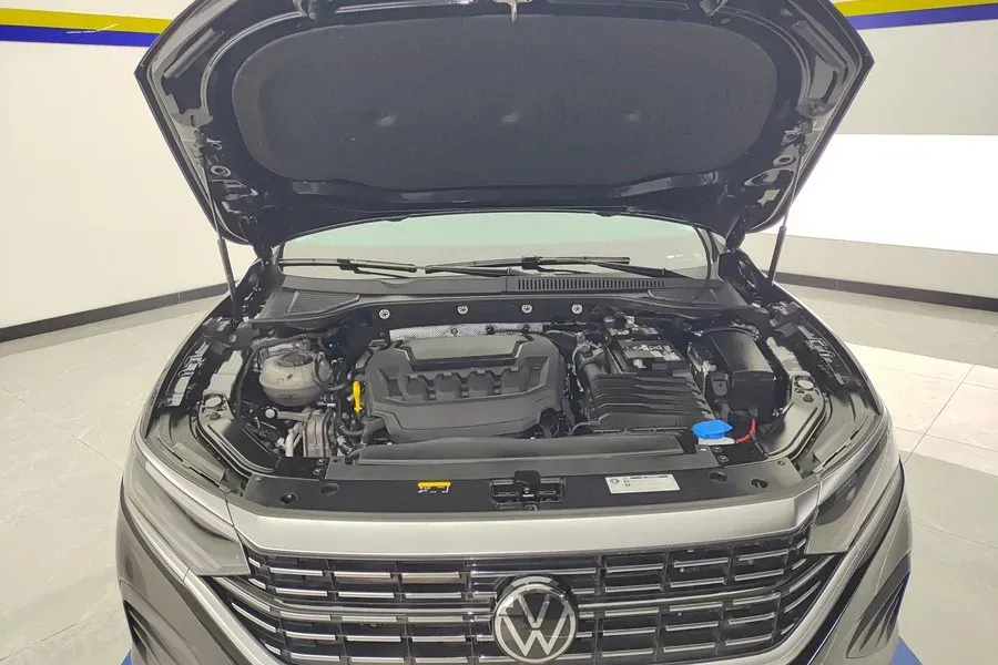 2025 Volkswagen Passat 2.0T 186HP L4 7DCT,autocango,china used car exporter,china ev exporter,chinese used car exporter,chinese used ev exporter