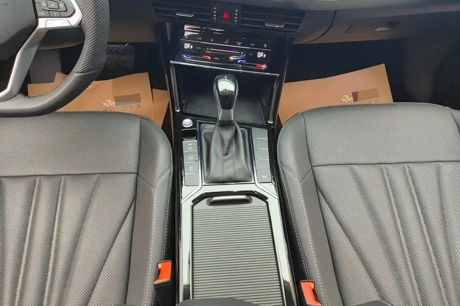 2025 Volkswagen Passat 2.0T 186HP L4 7DCT,autocango,china used car exporter,china ev exporter,chinese used car exporter,chinese used ev exporter