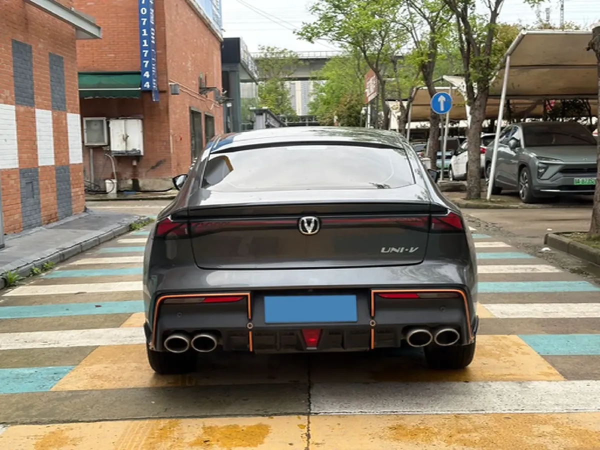 2022 ChangAn UNI-V 1.5T 188HP L4 7DCT,autocango,china used car exporter,china ev exporter,chinese used car exporter,chinese used ev exporter