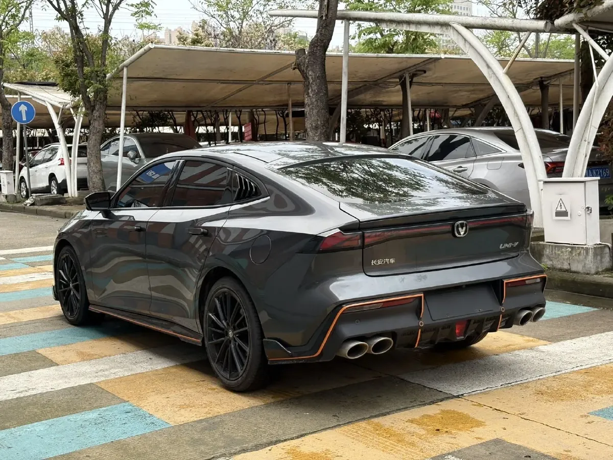 2022 ChangAn UNI-V 1.5T 188HP L4 7DCT,autocango,china used car exporter,china ev exporter,chinese used car exporter,chinese used ev exporter