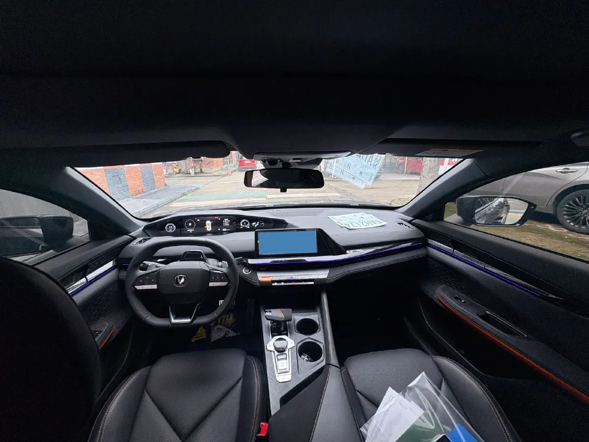 2022 ChangAn UNI-V 1.5T 188HP L4 7DCT,autocango,china used car exporter,china ev exporter,chinese used car exporter,chinese used ev exporter