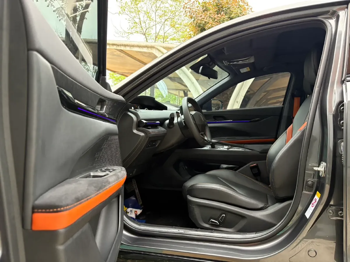 2022 ChangAn UNI-V 1.5T 188HP L4 7DCT,autocango,china used car exporter,china ev exporter,chinese used car exporter,chinese used ev exporter