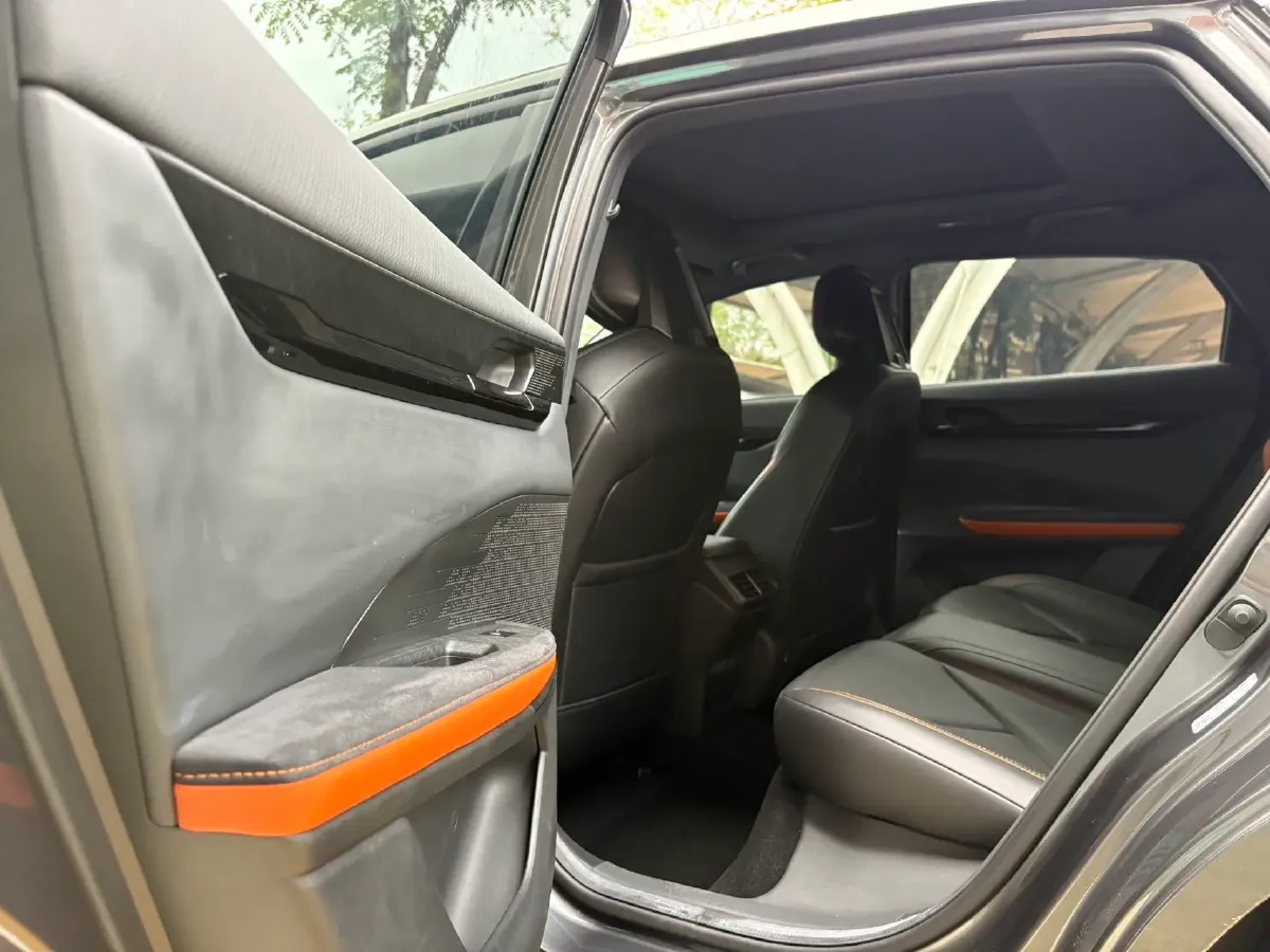 2022 ChangAn UNI-V 1.5T 188HP L4 7DCT,autocango,china used car exporter,china ev exporter,chinese used car exporter,chinese used ev exporter