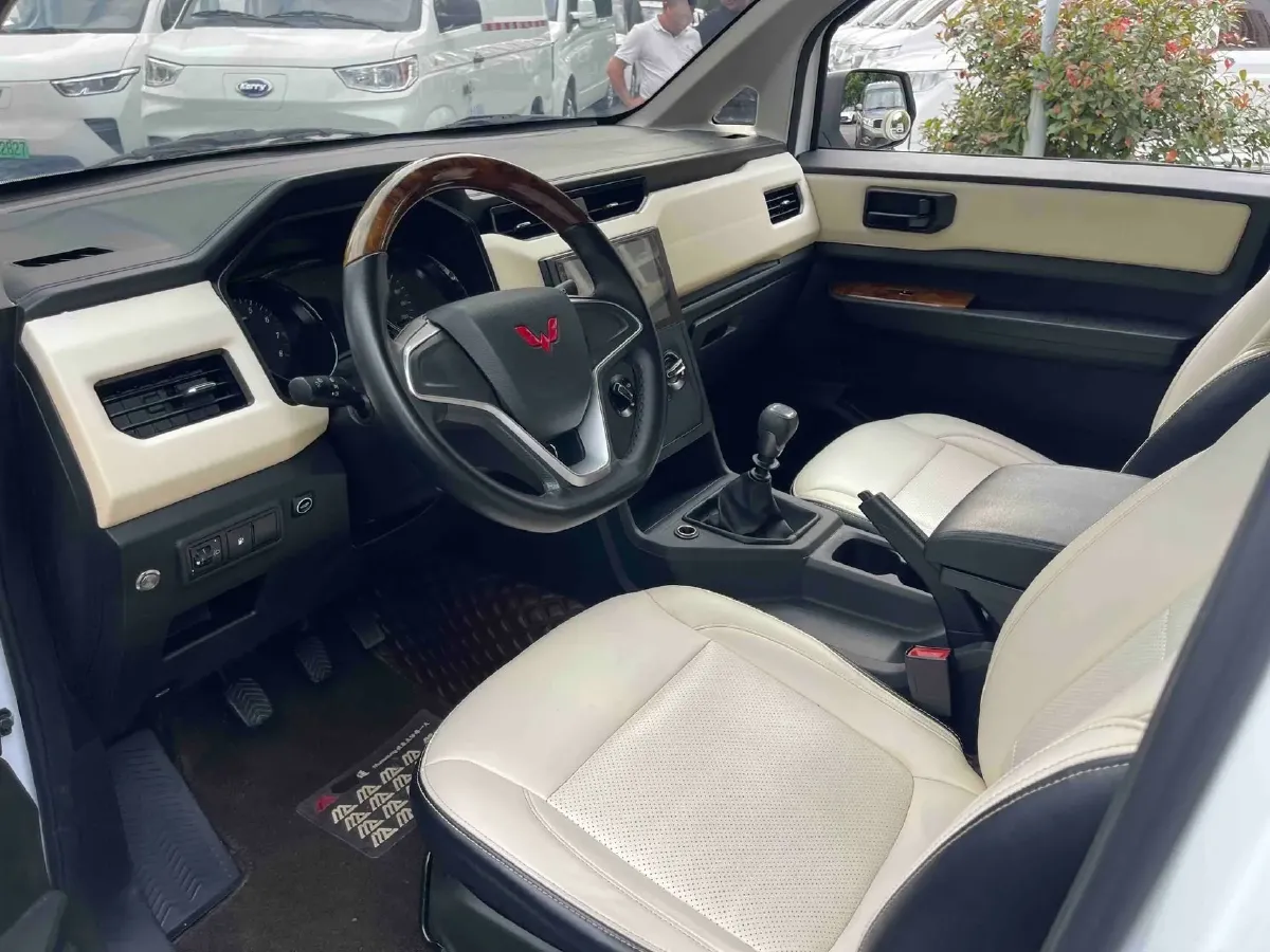 2021 WuLing ZhengChen 1.5T 147HP L4 6MT,autocango,china used car exporter,china ev exporter,chinese used car exporter,chinese used ev exporter