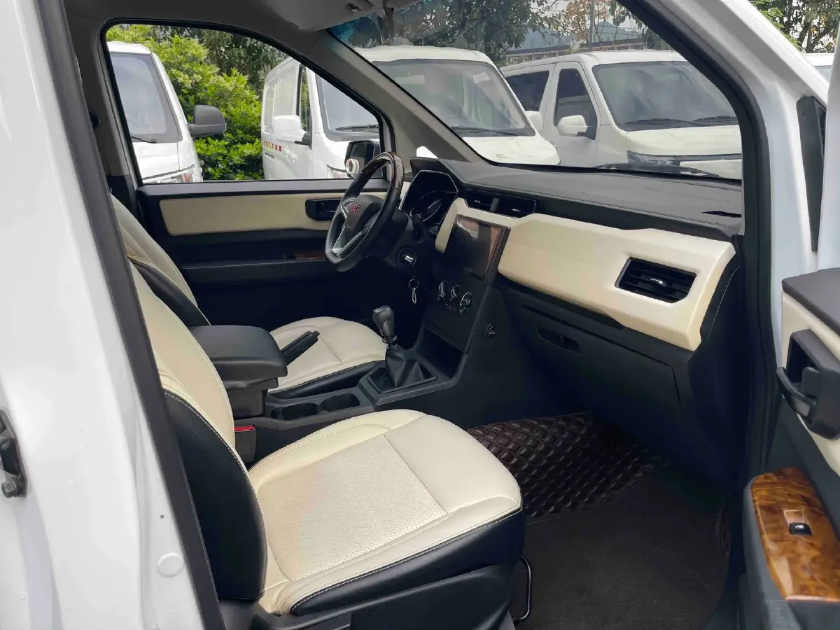 2021 WuLing ZhengChen 1.5T 147HP L4 6MT,autocango,china used car exporter,china ev exporter,chinese used car exporter,chinese used ev exporter