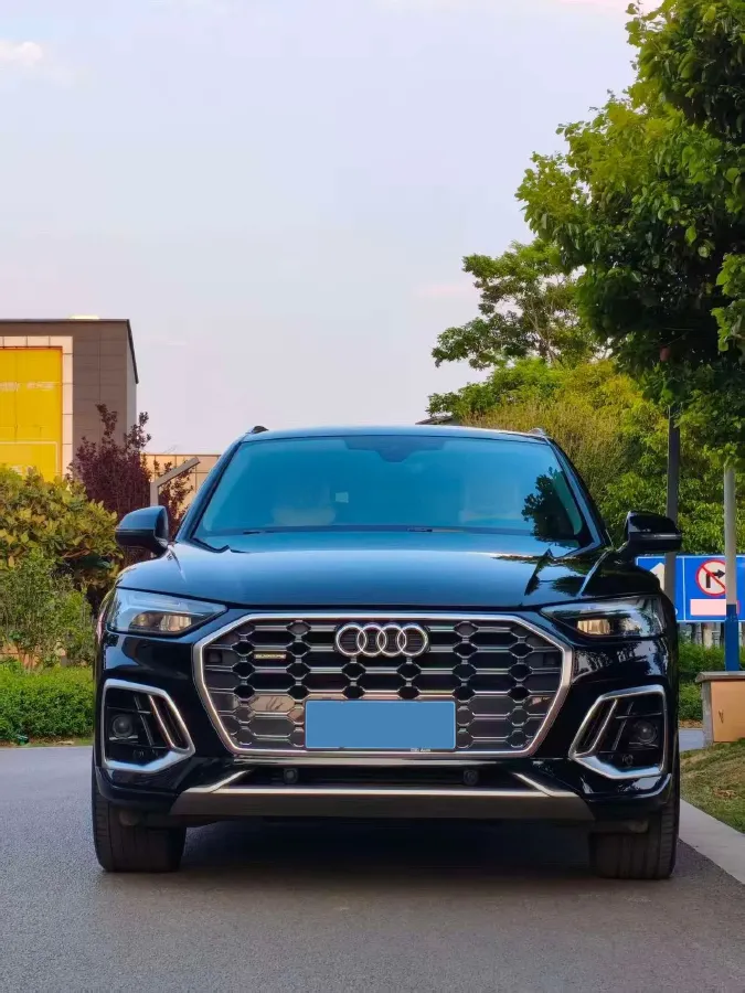 2022 Audi Q5L 2.0T 190HP L4 7DCT,autocango,china used car exporter,china ev exporter,chinese used car exporter,chinese used ev exporter