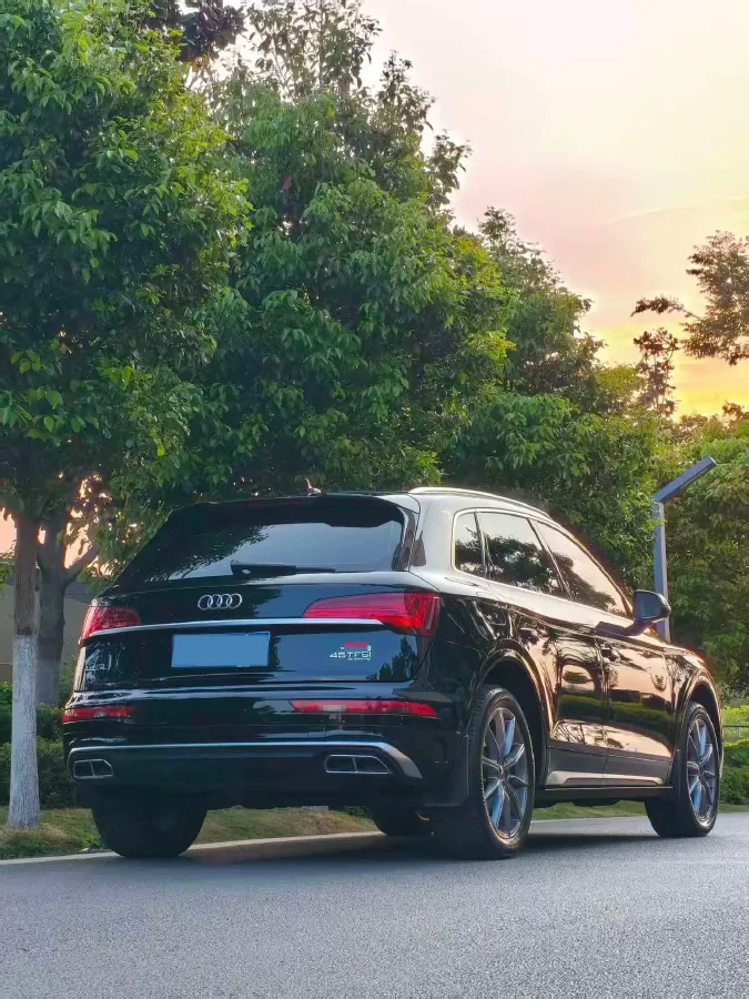 2022 Audi Q5L 2.0T 190HP L4 7DCT,autocango,china used car exporter,china ev exporter,chinese used car exporter,chinese used ev exporter