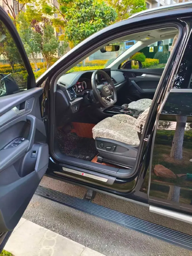 2022 Audi Q5L 2.0T 190HP L4 7DCT,autocango,china used car exporter,china ev exporter,chinese used car exporter,chinese used ev exporter