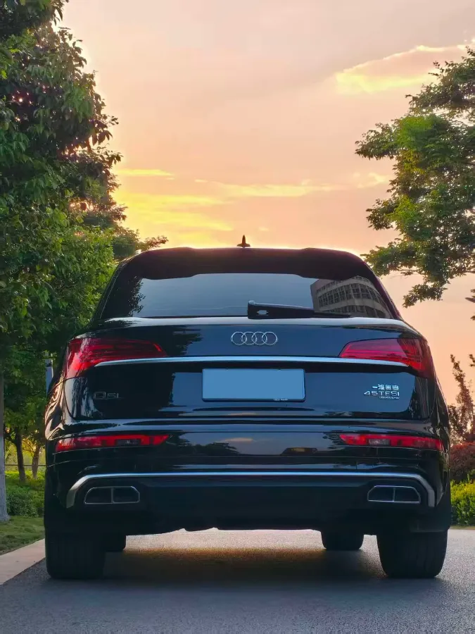 2022 Audi Q5L 2.0T 190HP L4 7DCT,autocango,china used car exporter,china ev exporter,chinese used car exporter,chinese used ev exporter