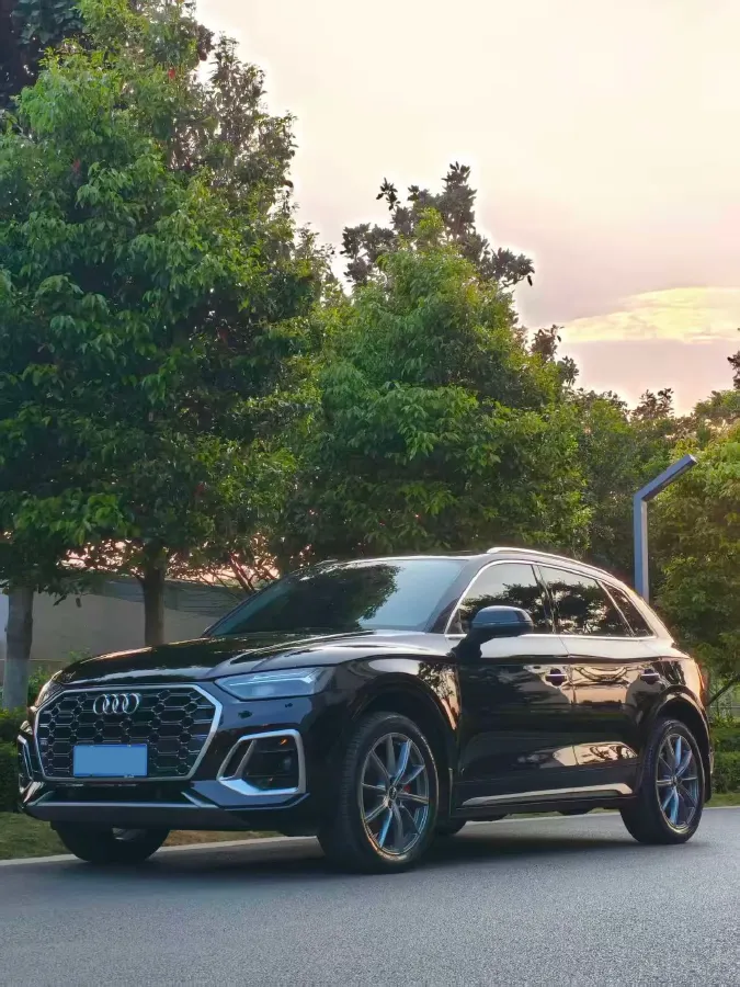 2022 Audi Q5L 2.0T 190HP L4 7DCT,autocango,china used car exporter,china ev exporter,chinese used car exporter,chinese used ev exporter