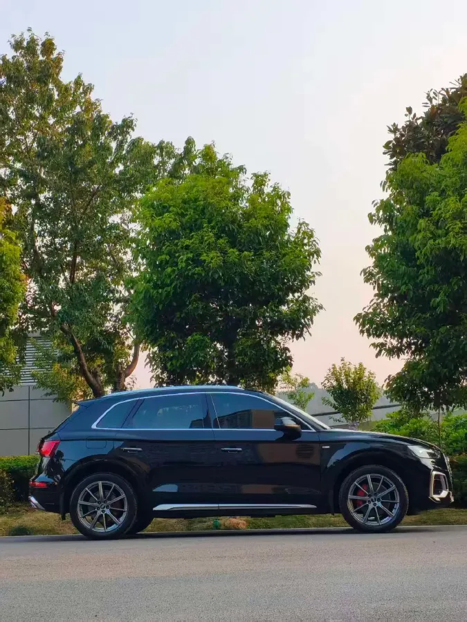 2022 Audi Q5L 2.0T 190HP L4 7DCT,autocango,china used car exporter,china ev exporter,chinese used car exporter,chinese used ev exporter