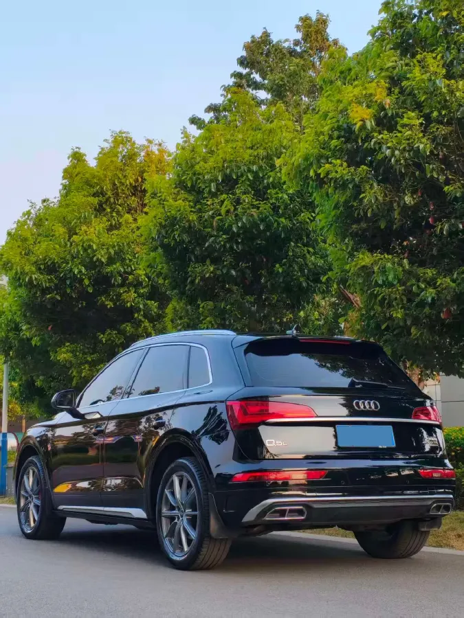 2022 Audi Q5L 2.0T 190HP L4 7DCT,autocango,china used car exporter,china ev exporter,chinese used car exporter,chinese used ev exporter