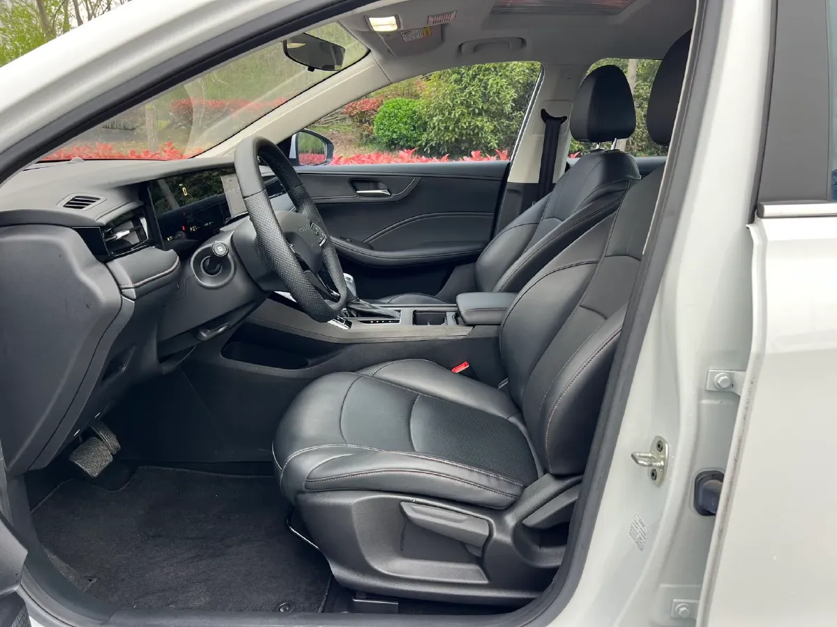 2023 Roewe i5 1.5L 129HP L4 CVT,autocango,china used car exporter,china ev exporter,chinese used car exporter,chinese used ev exporter