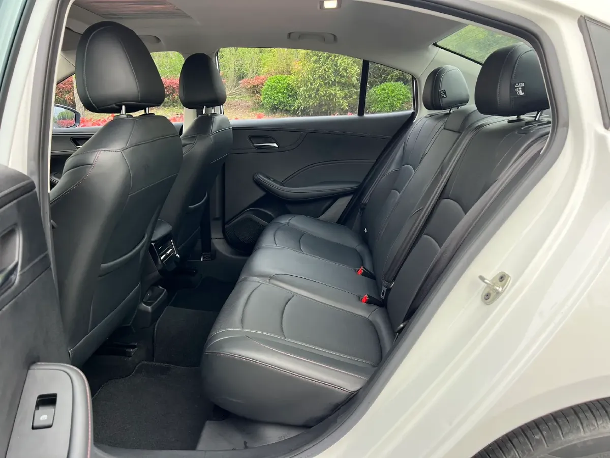 2023 Roewe i5 1.5L 129HP L4 CVT,autocango,china used car exporter,china ev exporter,chinese used car exporter,chinese used ev exporter