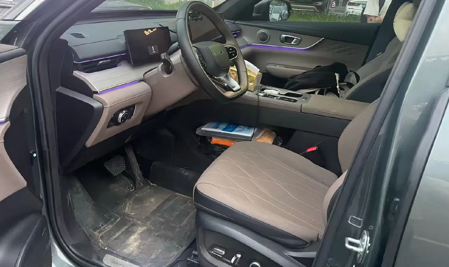 2025 Chery Tiggo 8 Plus 1.6T 197HP L4 7DCT,autocango,china used car exporter,china ev exporter,chinese used car exporter,chinese used ev exporter