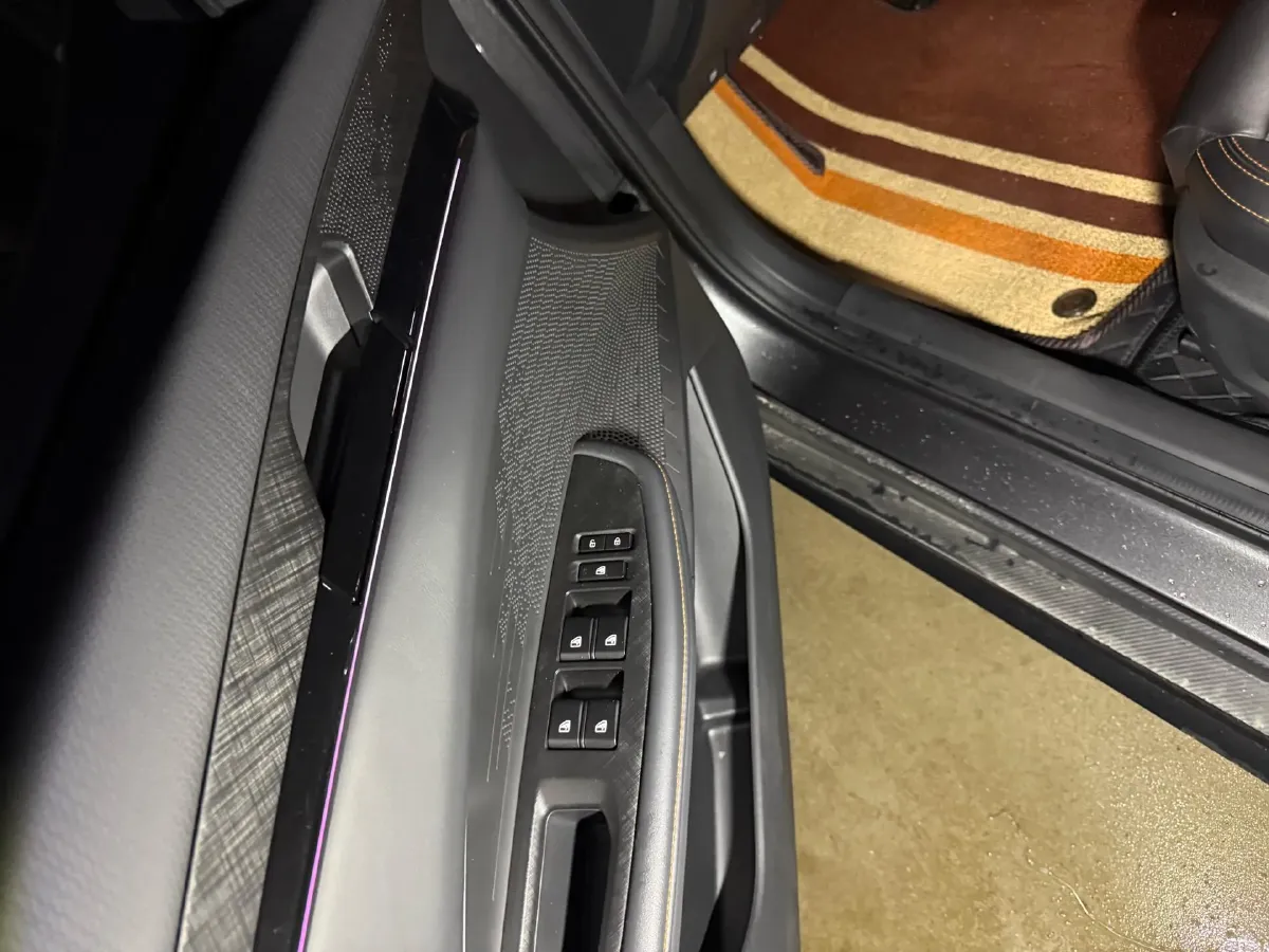 2024 ChangAn UNI-V 1.5T 188HP L4 7DCT,autocango,china used car exporter,china ev exporter,chinese used car exporter,chinese used ev exporter