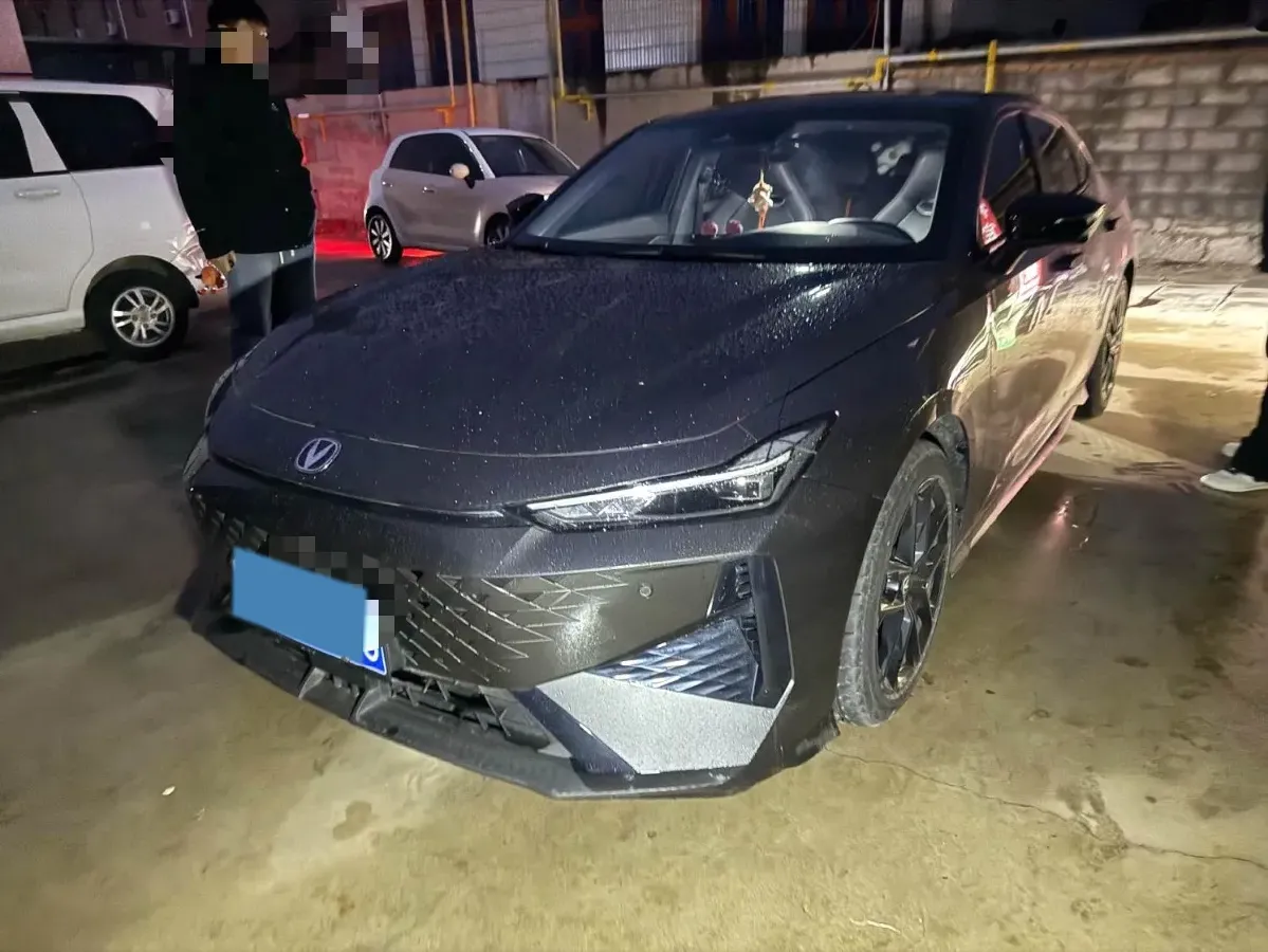 2024 ChangAn UNI-V 1.5T 188HP L4 7DCT,autocango,china used car exporter,china ev exporter,chinese used car exporter,chinese used ev exporter