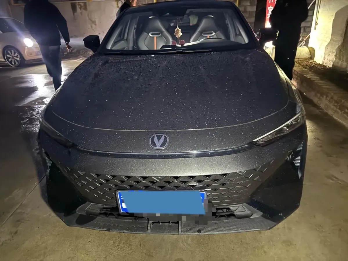 2024 ChangAn UNI-V 1.5T 188HP L4 7DCT,autocango,china used car exporter,china ev exporter,chinese used car exporter,chinese used ev exporter