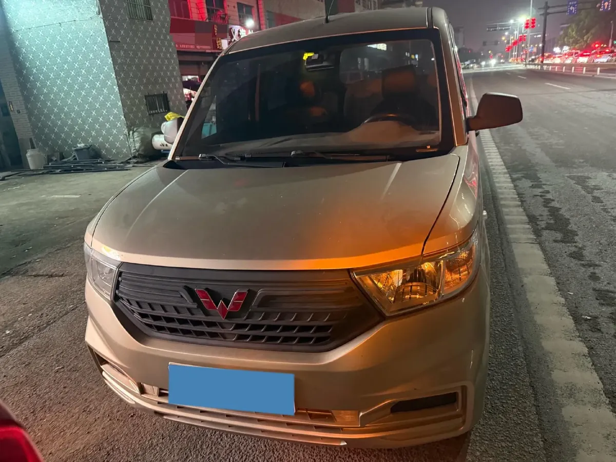 2019 WuLing HongGuang V 1.5L 105HP L4 5MT,autocango,china used car exporter,china ev exporter,chinese used car exporter,chinese used ev exporter