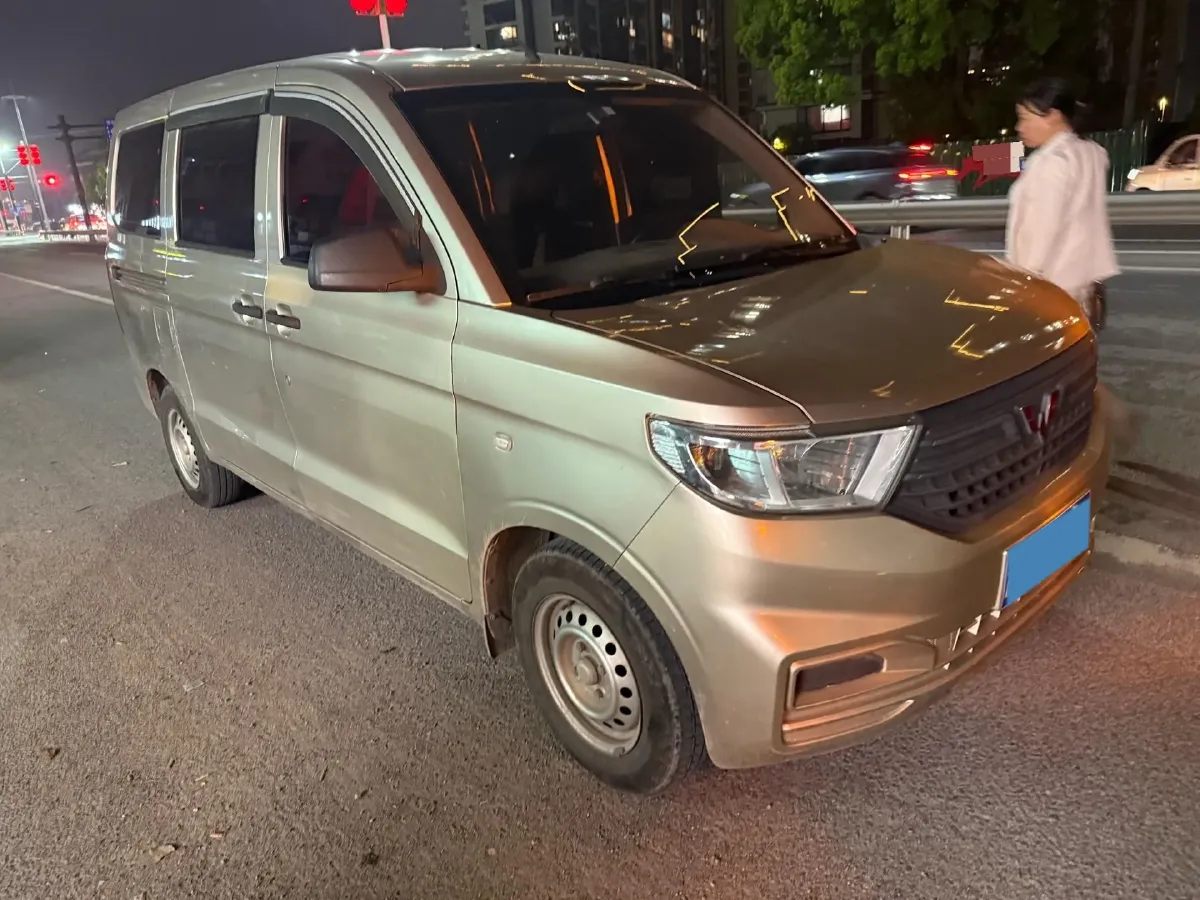 2019 WuLing HongGuang V 1.5L 105HP L4 5MT,autocango,china used car exporter,china ev exporter,chinese used car exporter,chinese used ev exporter