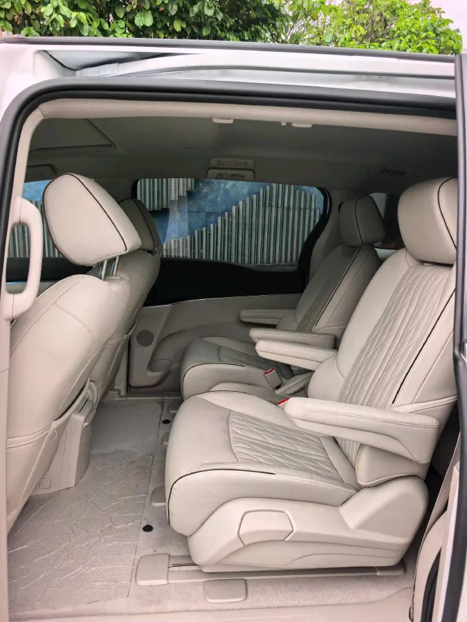 2022 Buick GL8 2.0T 237HP L4 9AT,autocango,china used car exporter,china ev exporter,chinese used car exporter,chinese used ev exporter