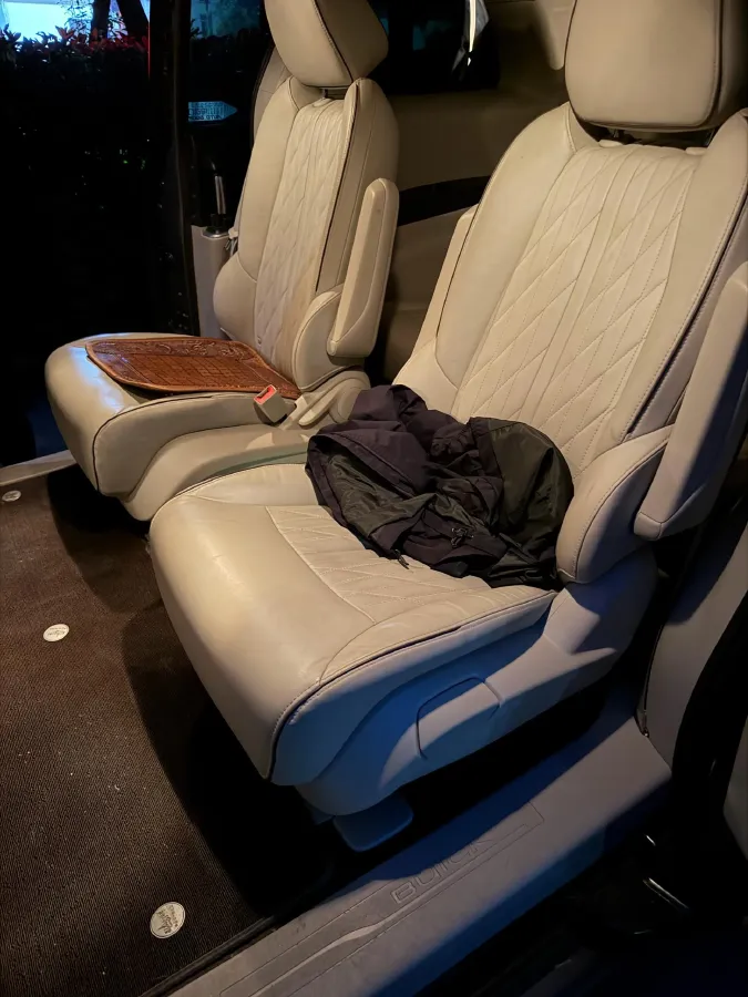 2022 Buick GL8 2.0T 237HP L4 9AT,autocango,china used car exporter,china ev exporter,chinese used car exporter,chinese used ev exporter