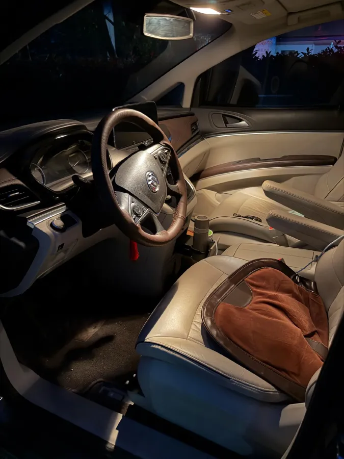 2022 Buick GL8 2.0T 237HP L4 9AT,autocango,china used car exporter,china ev exporter,chinese used car exporter,chinese used ev exporter