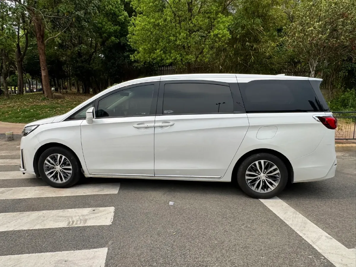 2023 Buick GL8 2.0T 237HP L4 9AT,autocango,china used car exporter,china ev exporter,chinese used car exporter,chinese used ev exporter