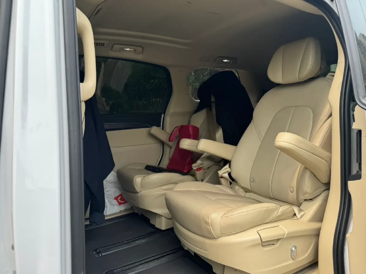 2023 Buick GL8 2.0T 237HP L4 9AT,autocango,china used car exporter,china ev exporter,chinese used car exporter,chinese used ev exporter