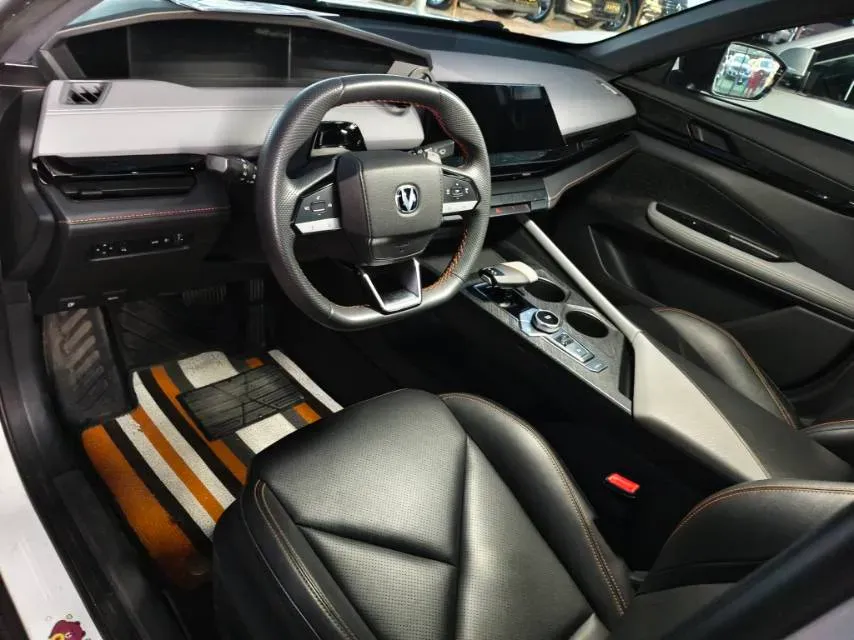 2022 ChangAn UNI-V 1.5T 188HP L4 7DCT,autocango,china used car exporter,china ev exporter,chinese used car exporter,chinese used ev exporter