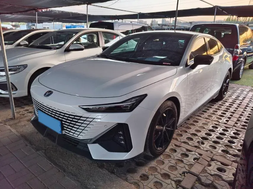 2022 ChangAn UNI-V 1.5T 188HP L4 7DCT,autocango,china used car exporter,china ev exporter,chinese used car exporter,chinese used ev exporter