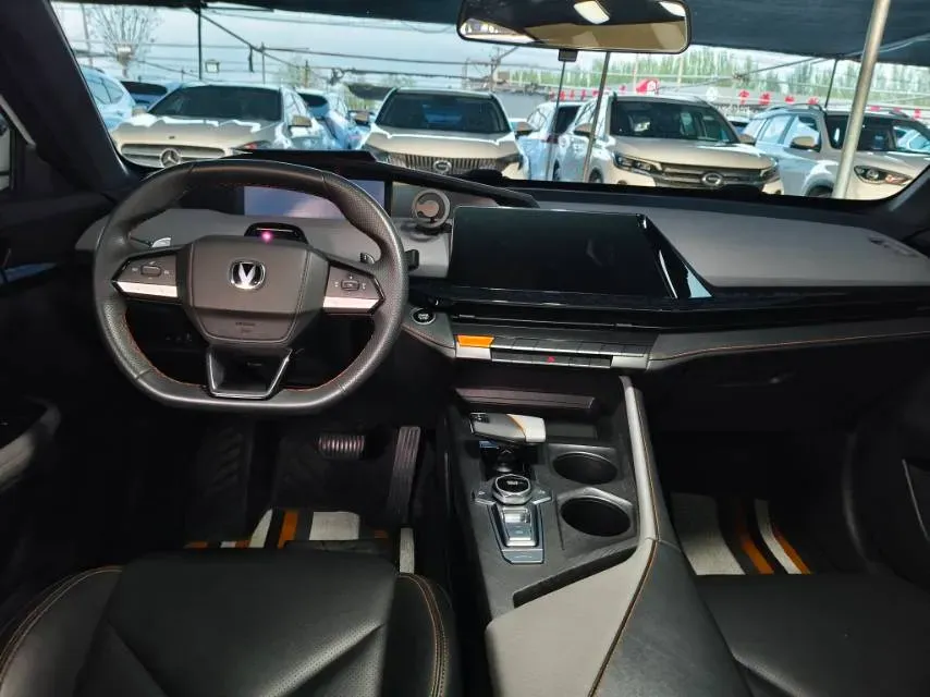 2022 ChangAn UNI-V 1.5T 188HP L4 7DCT,autocango,china used car exporter,china ev exporter,chinese used car exporter,chinese used ev exporter