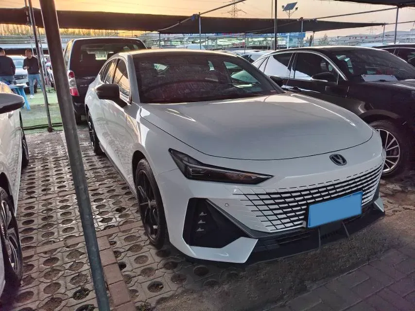 2022 ChangAn UNI-V 1.5T 188HP L4 7DCT,autocango,china used car exporter,china ev exporter,chinese used car exporter,chinese used ev exporter