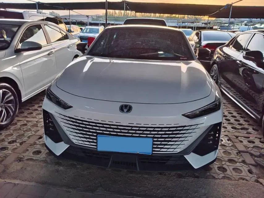 2022 ChangAn UNI-V 1.5T 188HP L4 7DCT,autocango,china used car exporter,china ev exporter,chinese used car exporter,chinese used ev exporter