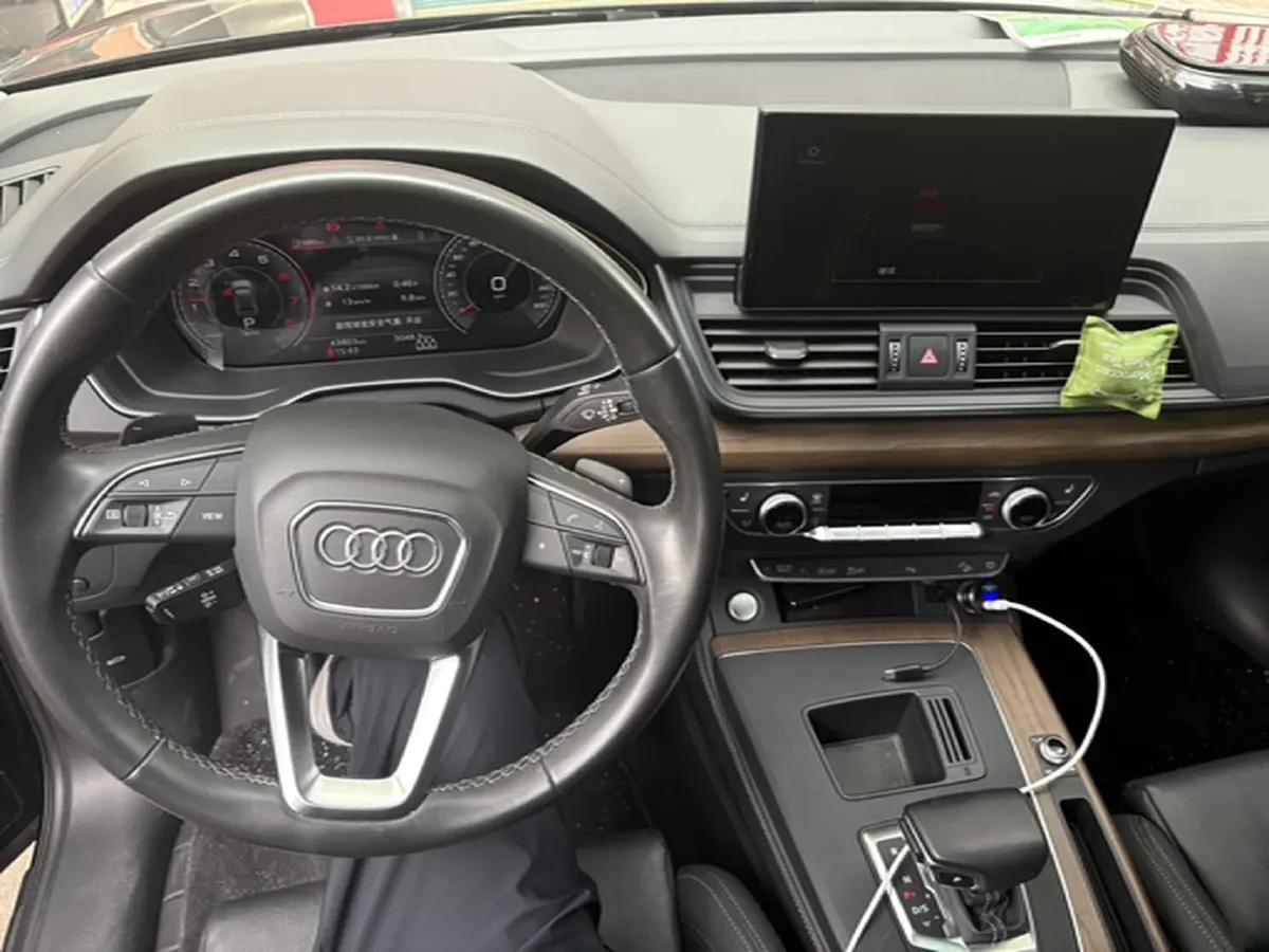 2022 Audi Q5L 2.0T 190HP L4 7DCT,autocango,china used car exporter,china ev exporter,chinese used car exporter,chinese used ev exporter