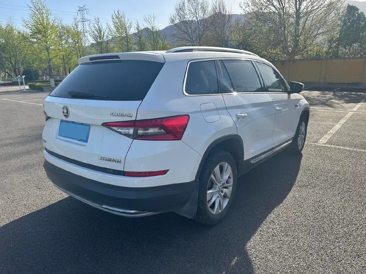 2018 Skoda Kodiak 1.8T 180HP L4 7DCT,autocango,china used car exporter,china ev exporter,chinese used car exporter,chinese used ev exporter