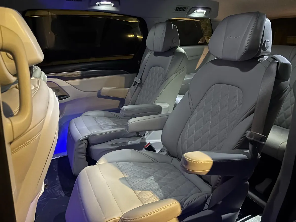 2023 Buick GL8 2.0T 237HP L4 9AT,autocango,china used car exporter,china ev exporter,chinese used car exporter,chinese used ev exporter