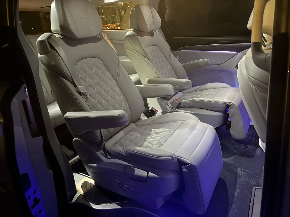 2023 Buick GL8 2.0T 237HP L4 9AT,autocango,china used car exporter,china ev exporter,chinese used car exporter,chinese used ev exporter