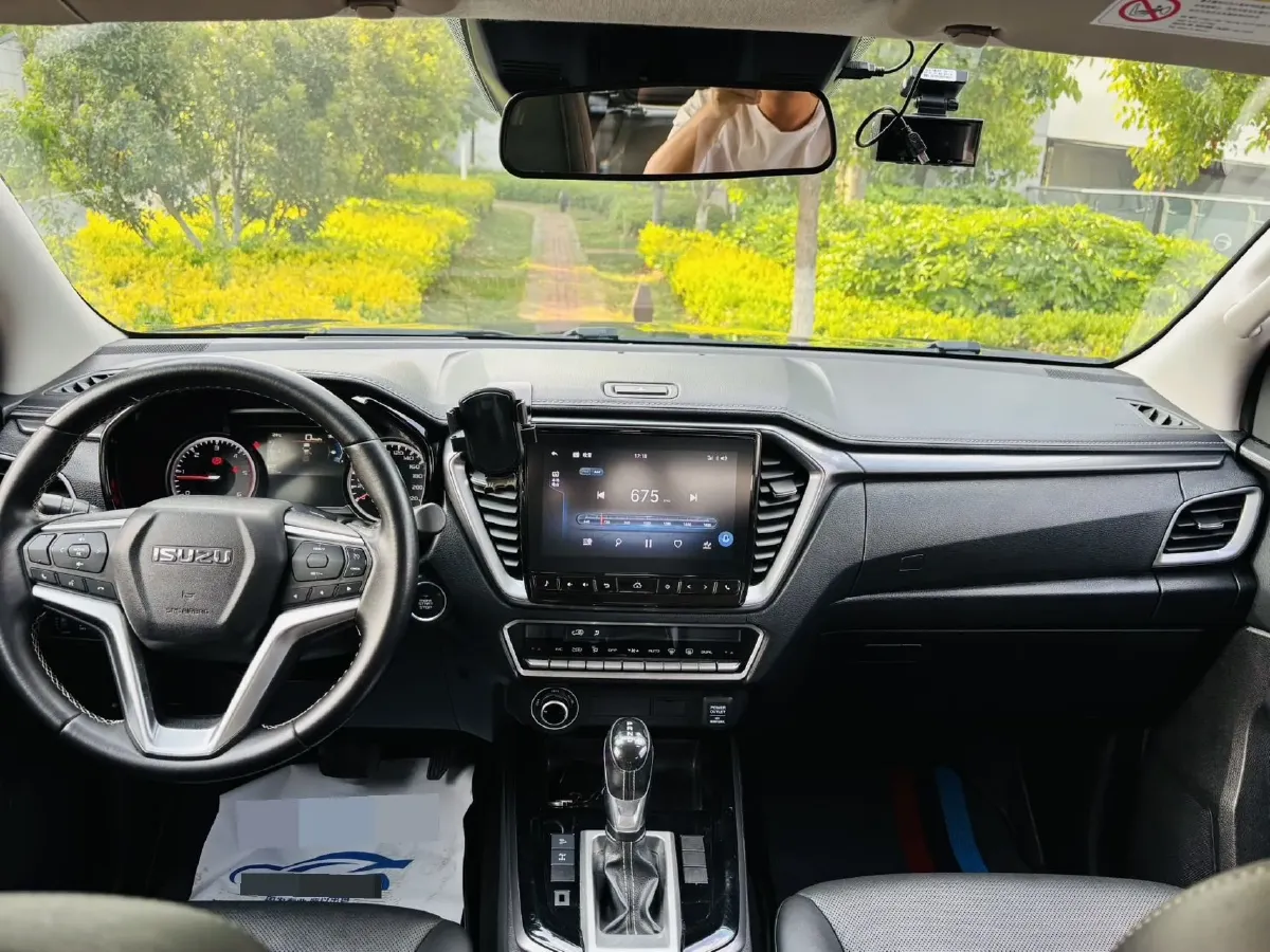 2021 Isuzu D-MAX 1.9T 163HP L4 6AT,autocango,china used car exporter,china ev exporter,chinese used car exporter,chinese used ev exporter