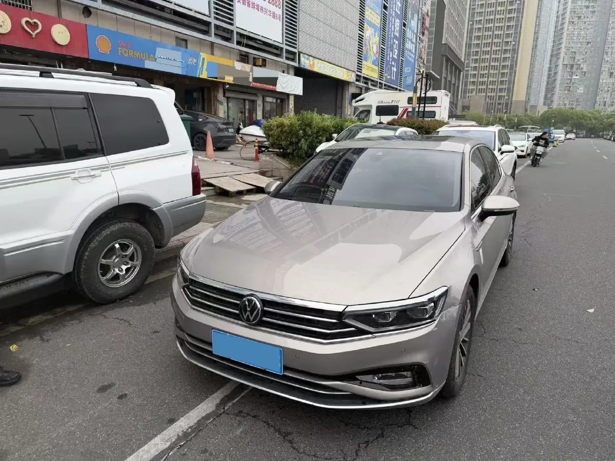 2020 Volkswagen Magotan 2.0T 220HP L4 7DCT,autocango,china used car exporter,china ev exporter,chinese used car exporter,chinese used ev exporter