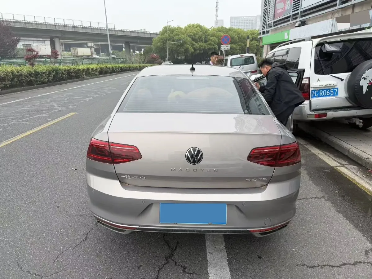 2020 Volkswagen Magotan 2.0T 220HP L4 7DCT,autocango,china used car exporter,china ev exporter,chinese used car exporter,chinese used ev exporter