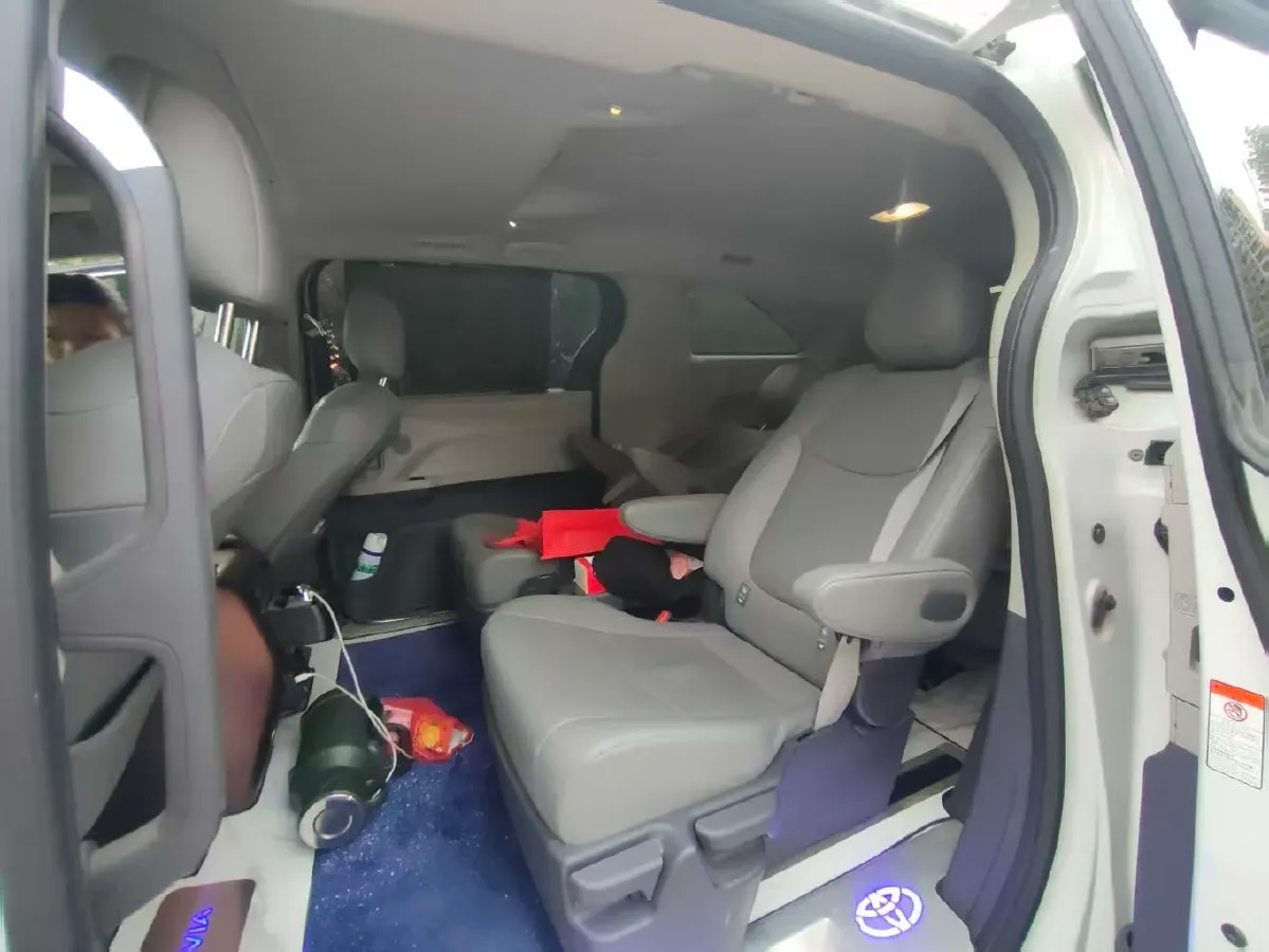 2024 Toyota Granvia 2.5L 189HP L4 E-CVT Hybrid,autocango,china used car exporter,china ev exporter,chinese used car exporter,chinese used ev exporter