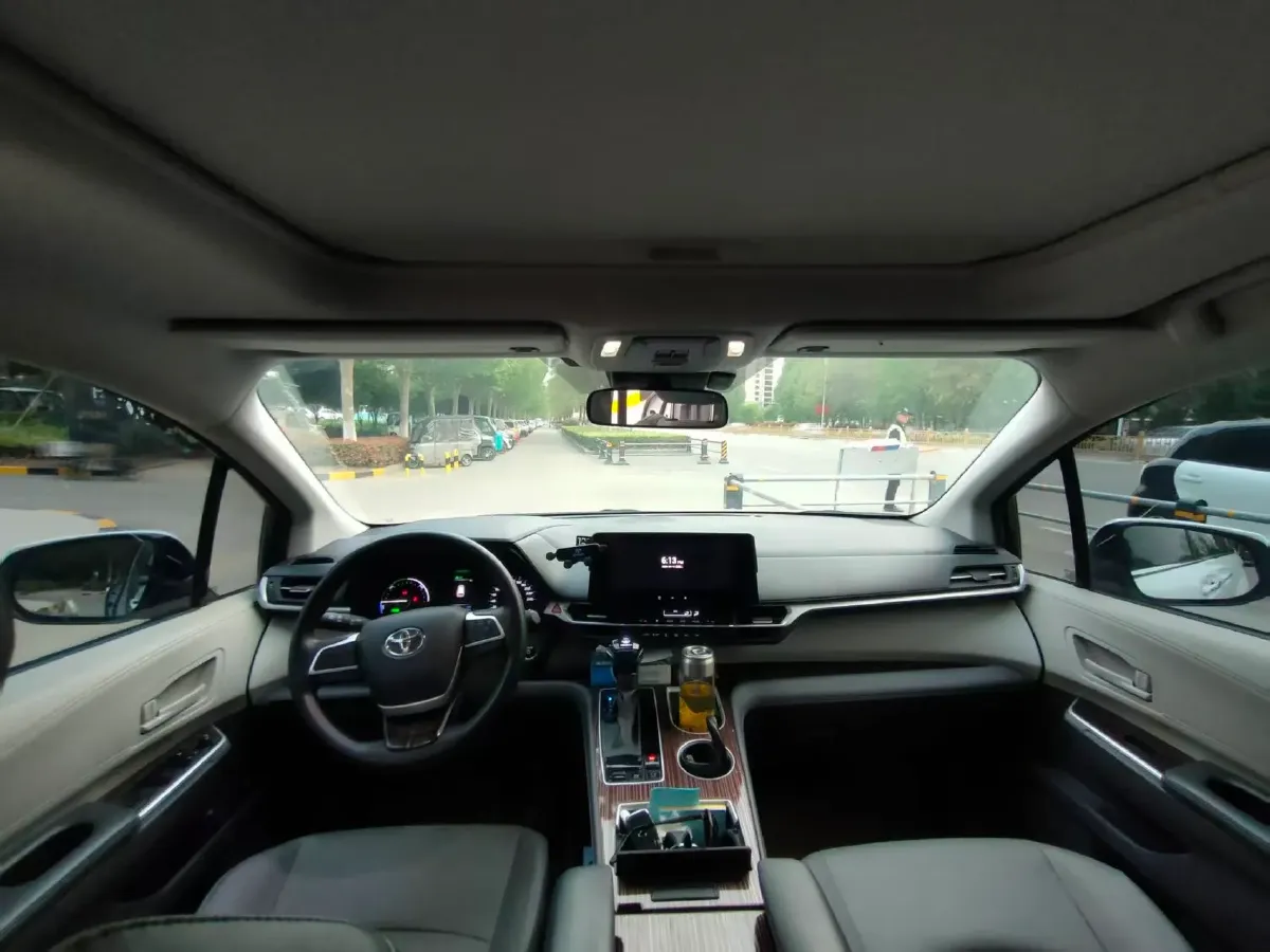 2024 Toyota Granvia 2.5L 189HP L4 E-CVT Hybrid,autocango,china used car exporter,china ev exporter,chinese used car exporter,chinese used ev exporter