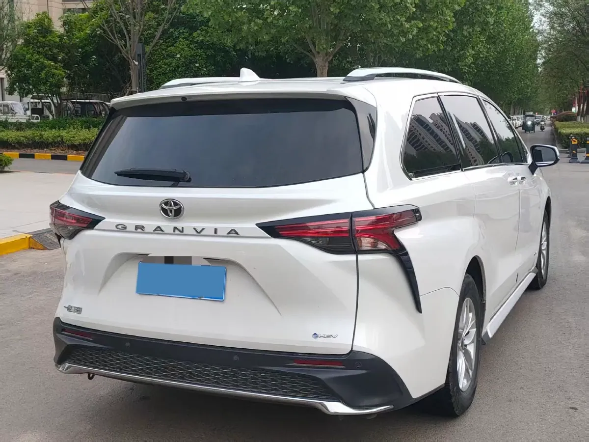 2024 Toyota Granvia 2.5L 189HP L4 E-CVT Hybrid,autocango,china used car exporter,china ev exporter,chinese used car exporter,chinese used ev exporter
