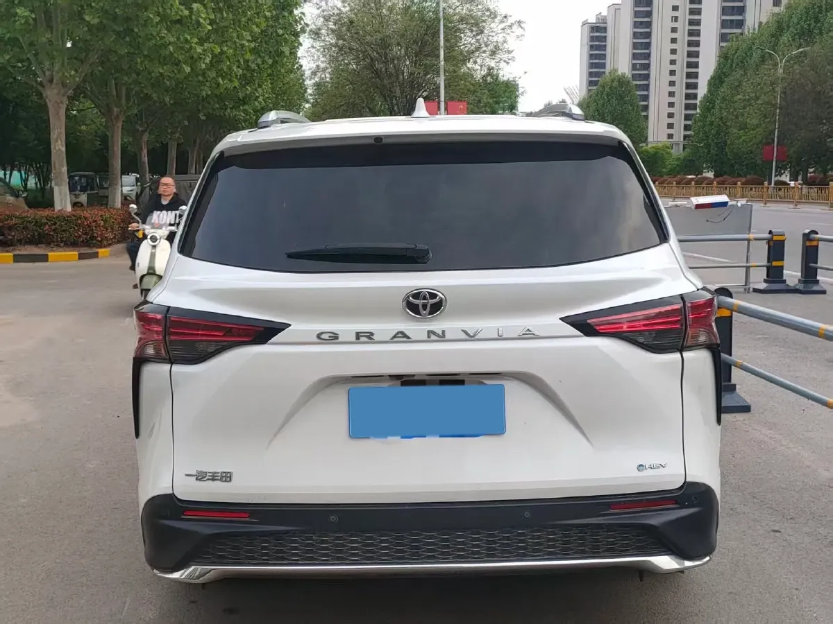 2024 Toyota Granvia 2.5L 189HP L4 E-CVT Hybrid,autocango,china used car exporter,china ev exporter,chinese used car exporter,chinese used ev exporter