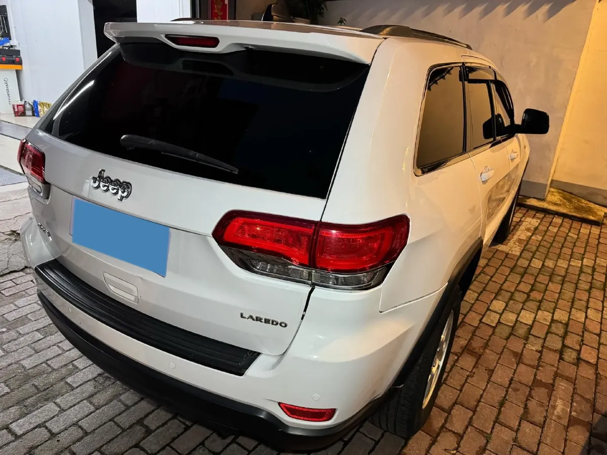 2015 Jeep Grand Cherokee 3.6L 286HP V6 8AT,autocango,china used car exporter,china ev exporter,chinese used car exporter,chinese used ev exporter